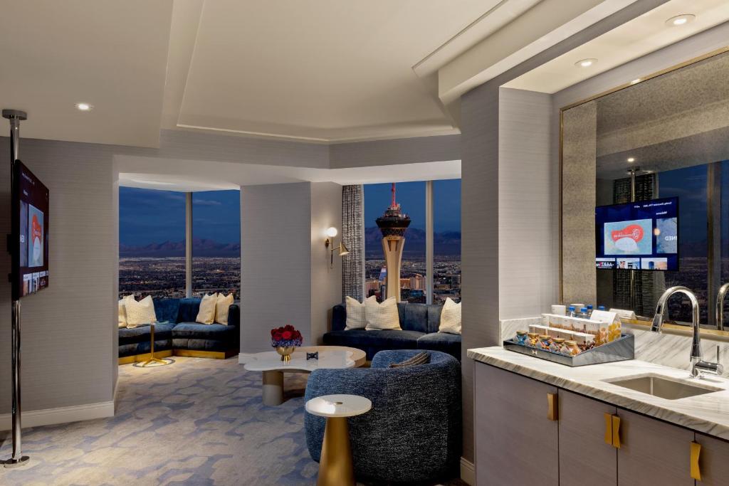 Discover the Iconic Fontainebleau Las Vegas: Your Ultimate Guide to Las Vegas Luxury
