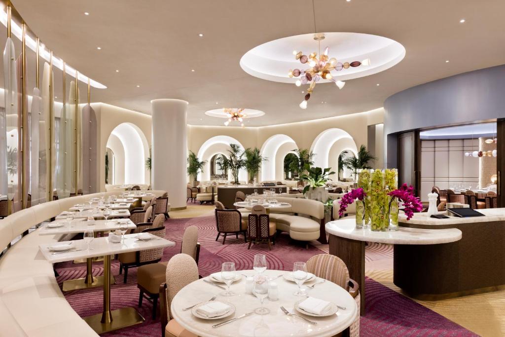 Discover the Iconic Fontainebleau Las Vegas: Your Ultimate Guide to Las Vegas Luxury