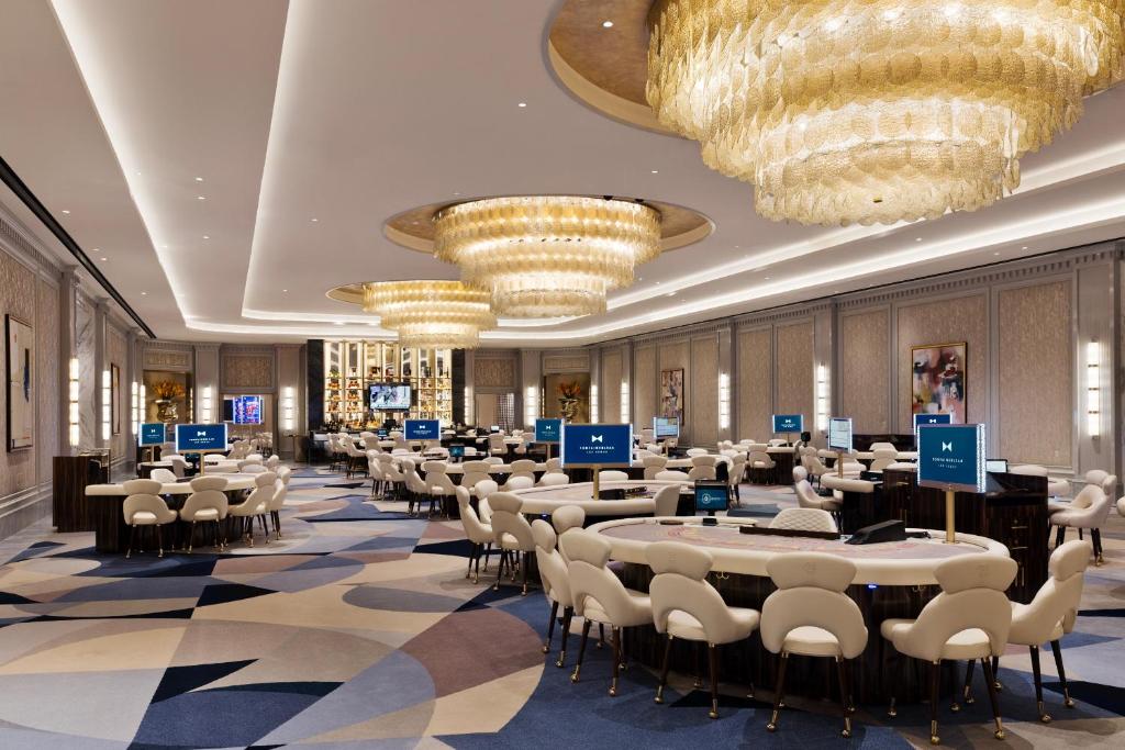 Discover the Iconic Fontainebleau Las Vegas: Your Ultimate Guide to Las Vegas Luxury