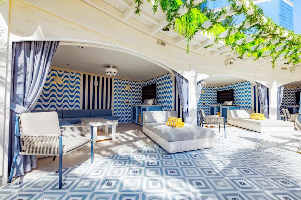 Discover the Iconic Fontainebleau Las Vegas: Your Ultimate Guide to Las Vegas Luxury