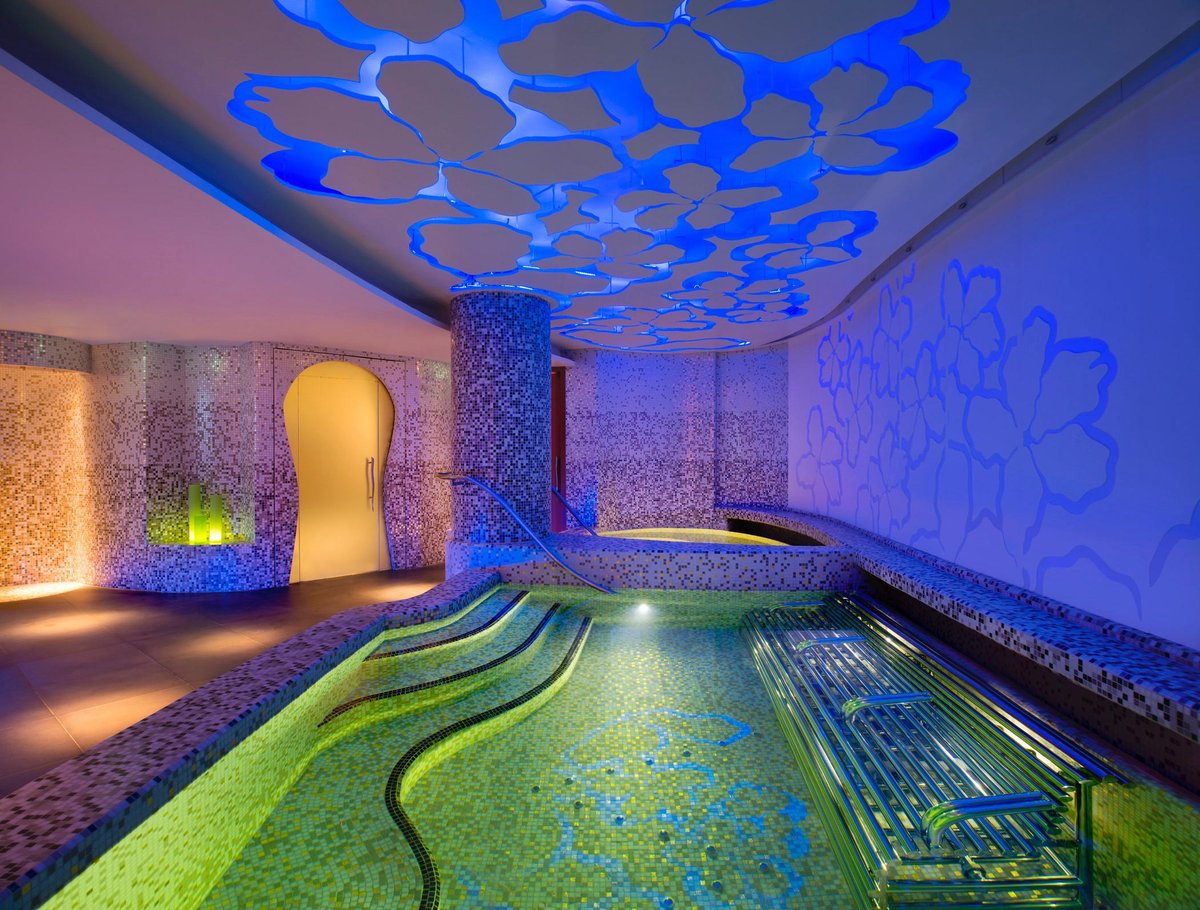 Discover the Luxury and Vibrancy of W Miami: A Perfect Destination for Your Next Stay