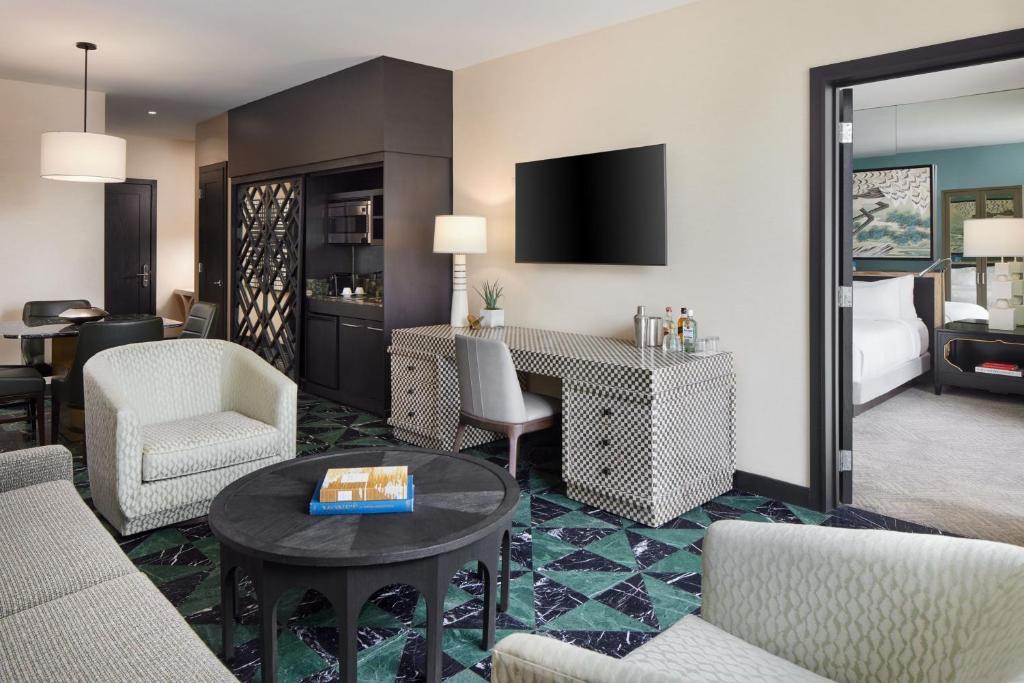 Discover the Luxury and Vibrancy of W Miami: A Perfect Destination for Your Next Stay