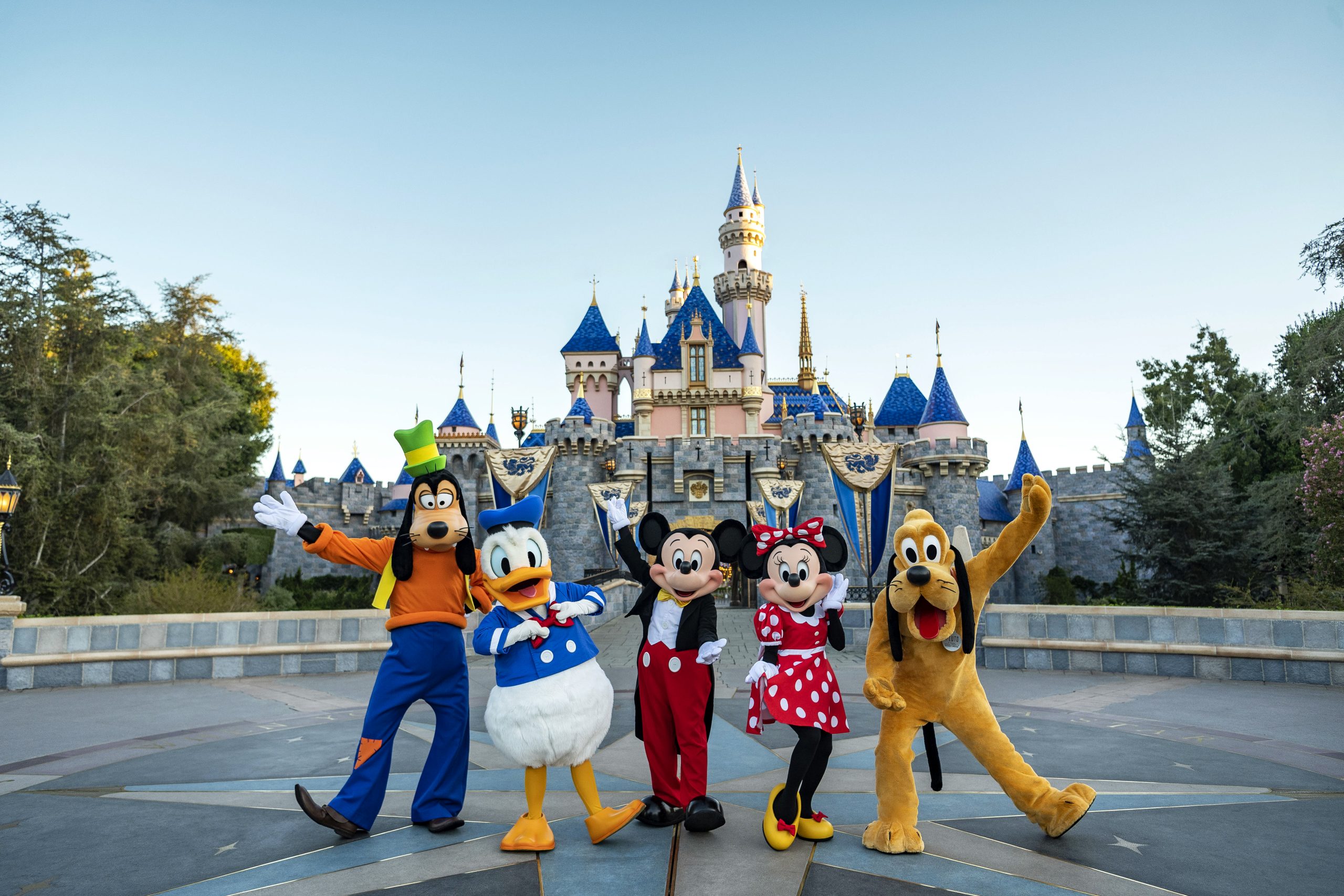 Discover the Magic of Disneyland Resort: An Unforgettable Experience
