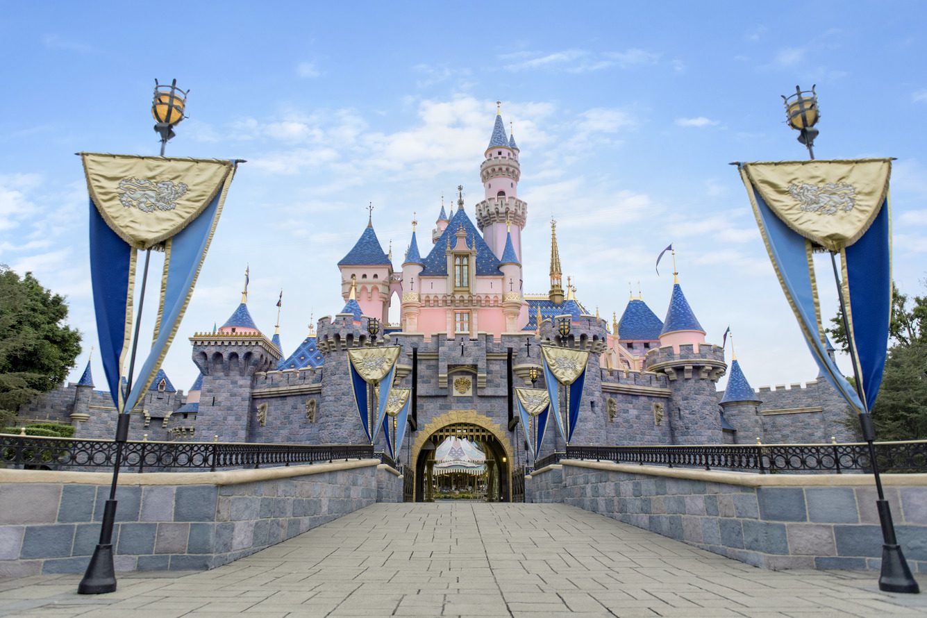 Discover the Magic of Disneyland Resort: An Unforgettable Experience