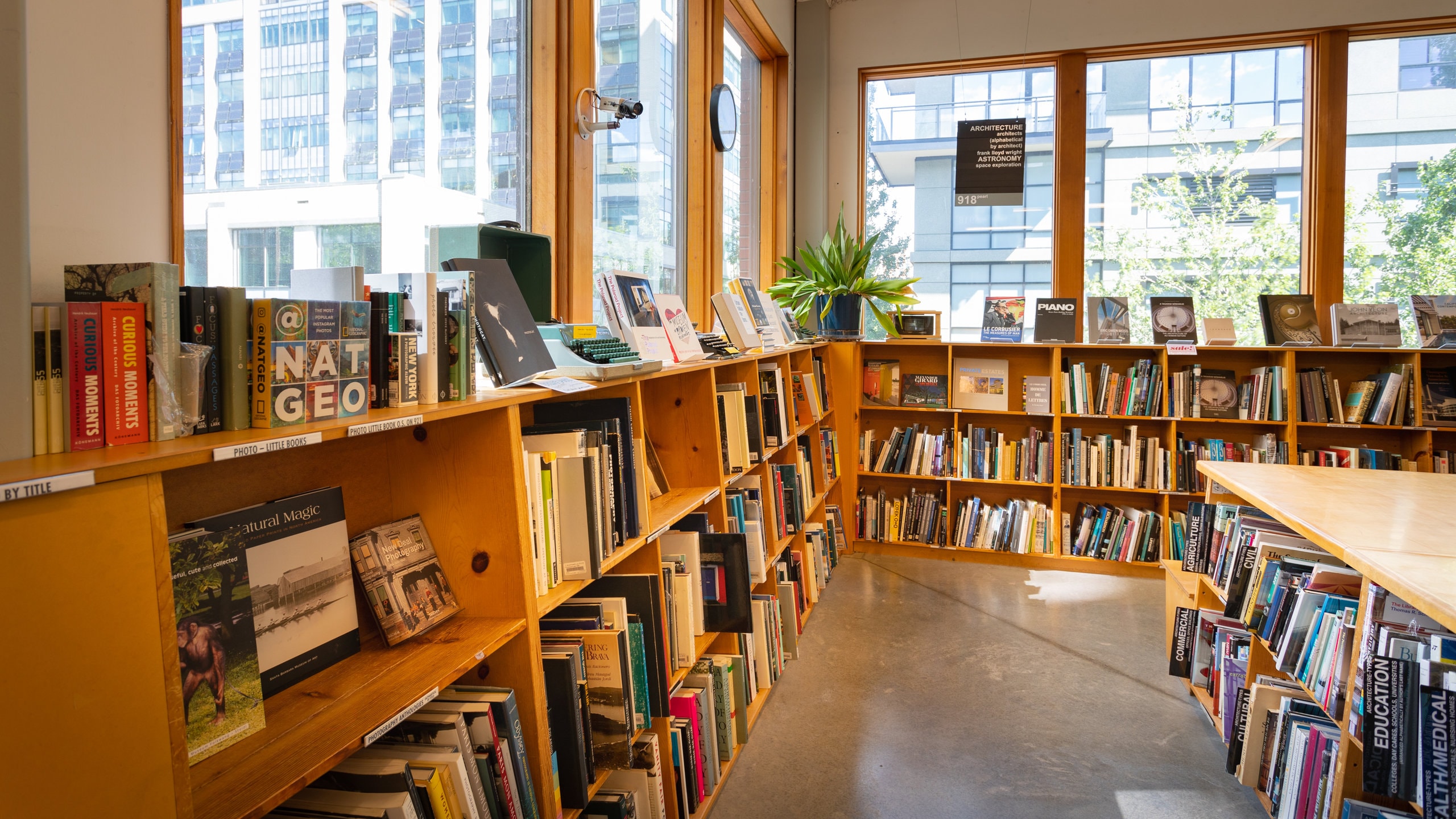 Discover the Magic of Powell’s City of Books: A Book Lover&#8217;s Paradise