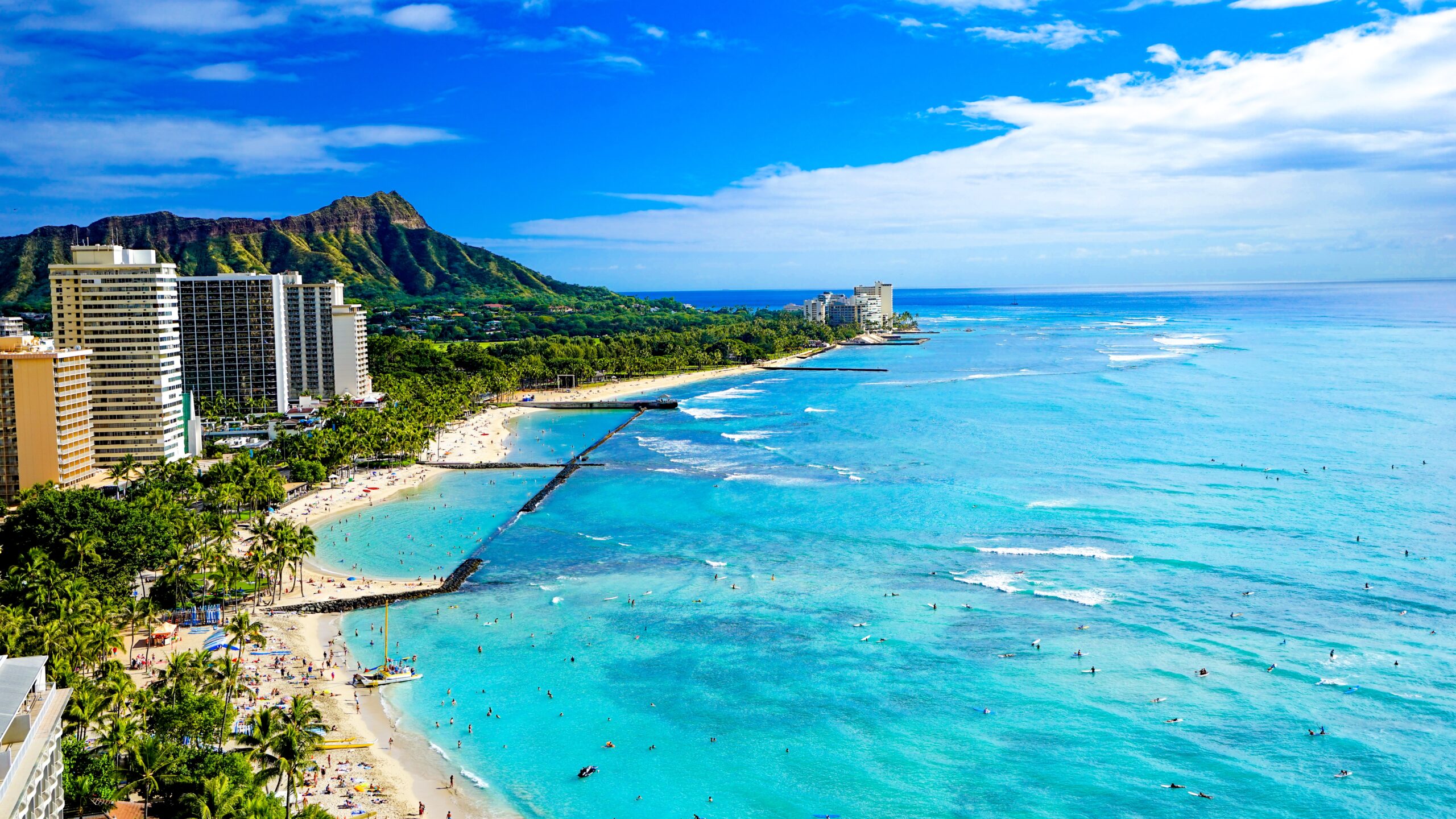 Discover the Magic of Waikiki Beach: A Paradise You Can’t Miss
