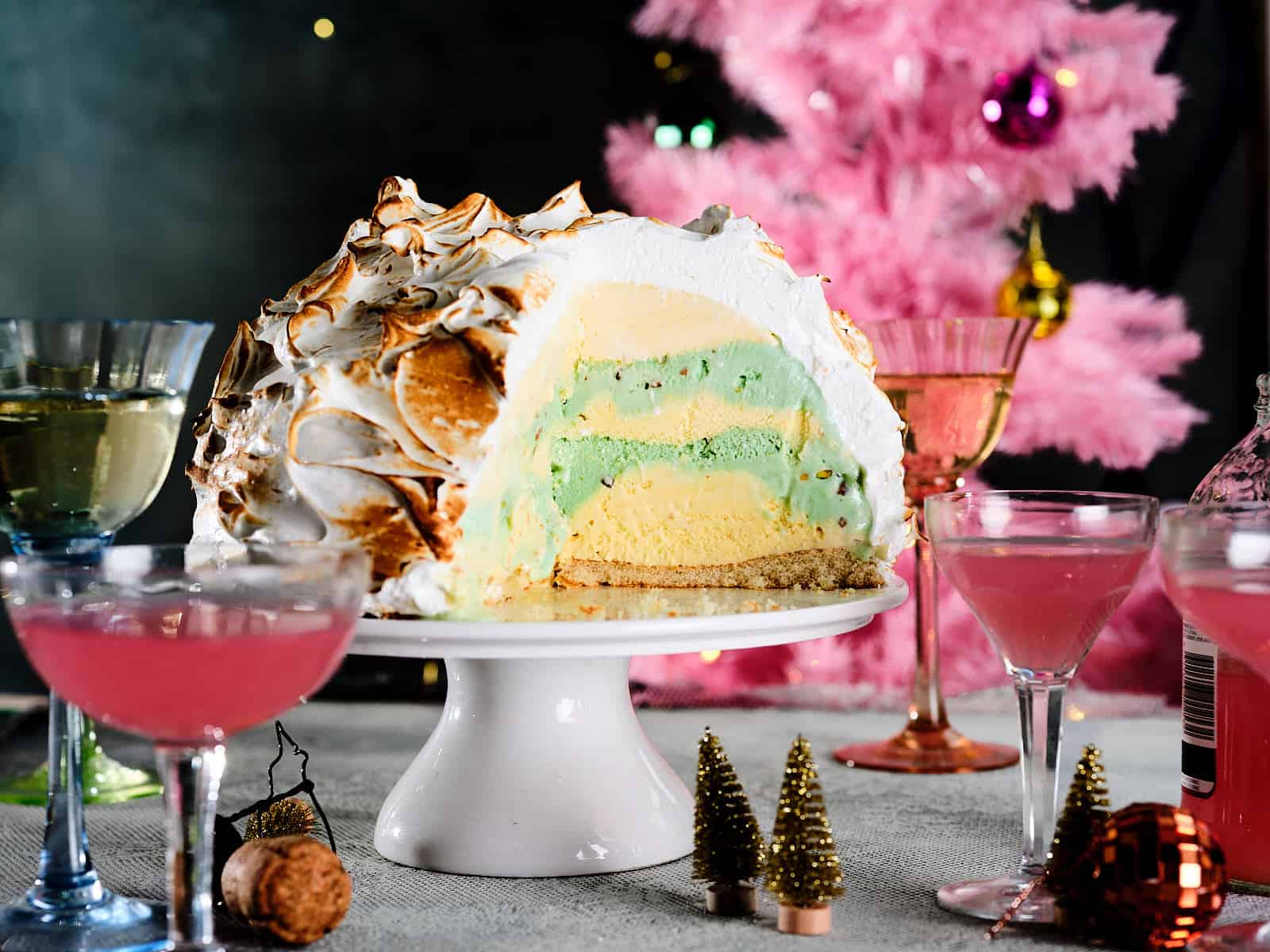 Discover the Timeless Delights of Baked Alaska – A Sweet and Fiery American Classic