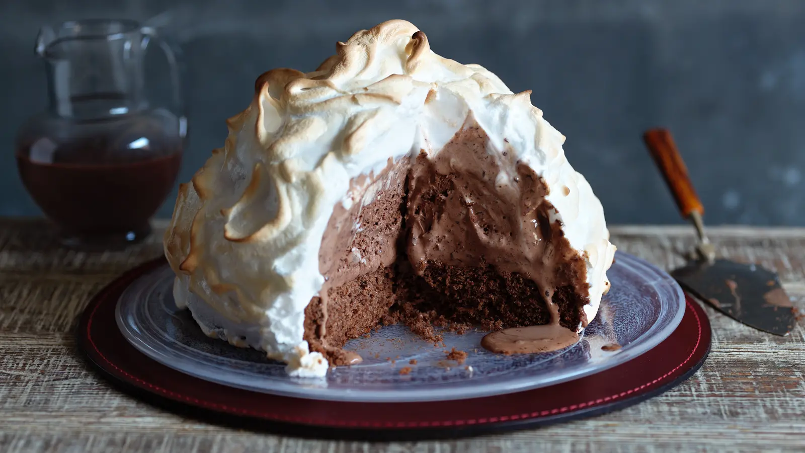 Discover the Timeless Delights of Baked Alaska – A Sweet and Fiery American Classic