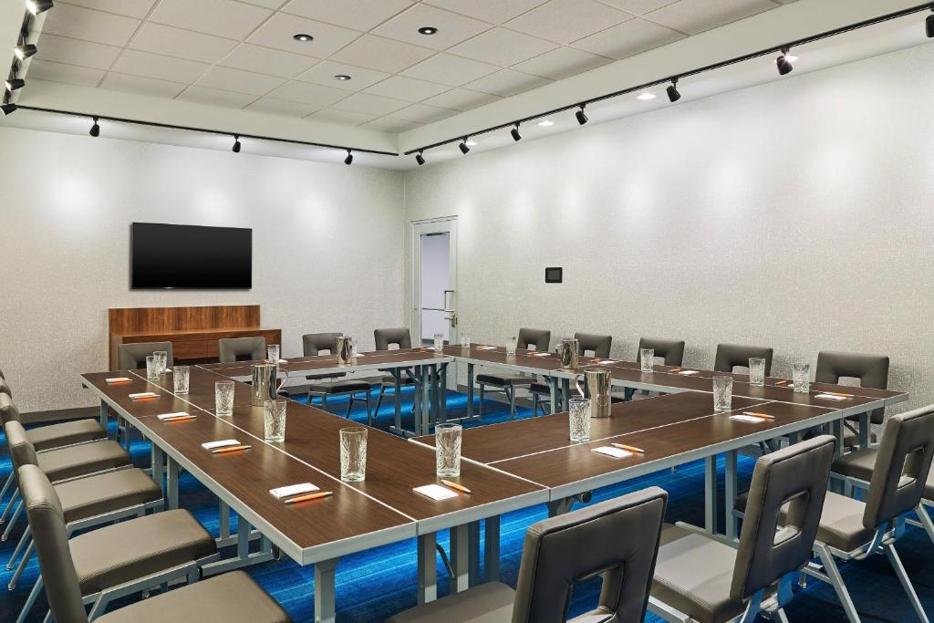 Discover the Ultimate Stay at Aloft South Bend with The Monroe Hotels
