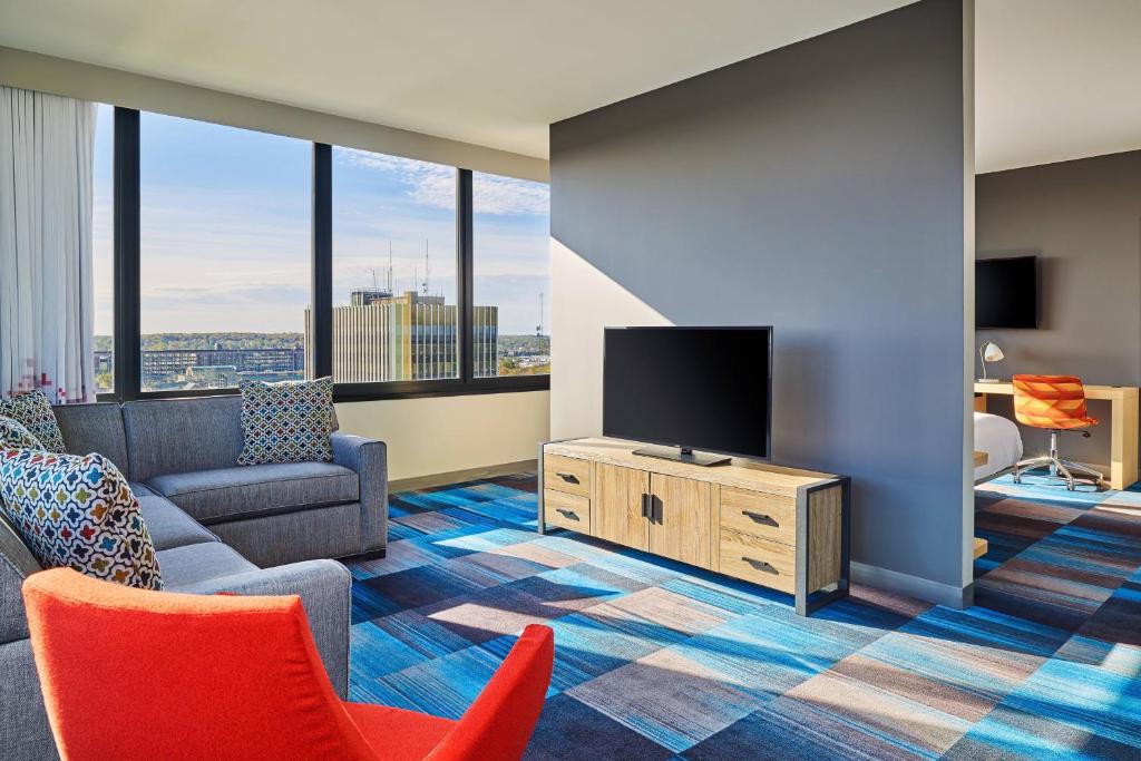 Discover the Ultimate Stay at Aloft South Bend with The Monroe Hotels