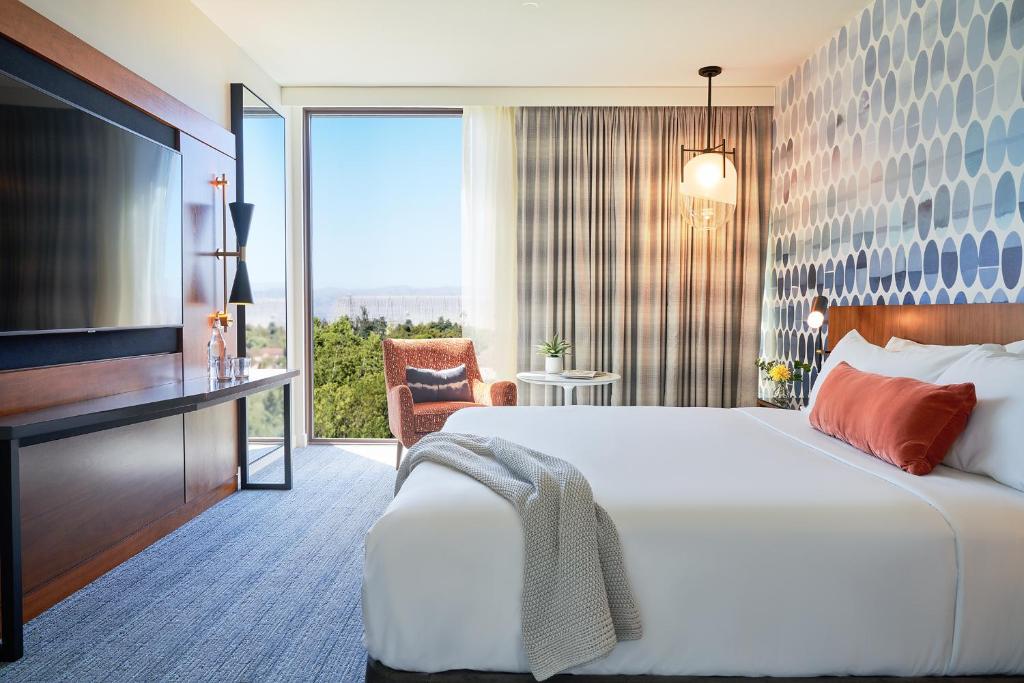 Discover the Ultimate Stay at The Ameswell Hotel with The Monroe Hotels