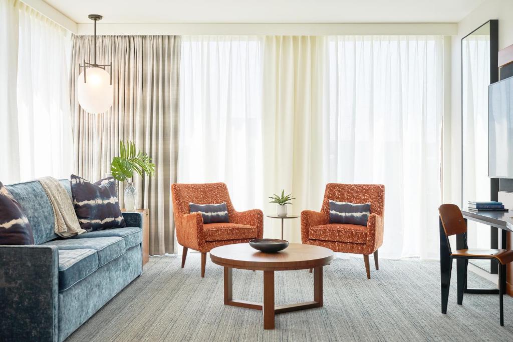 Discover the Ultimate Stay at The Ameswell Hotel with The Monroe Hotels