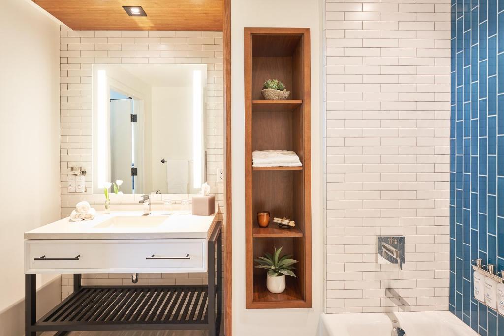 Discover the Ultimate Stay at The Ameswell Hotel with The Monroe Hotels