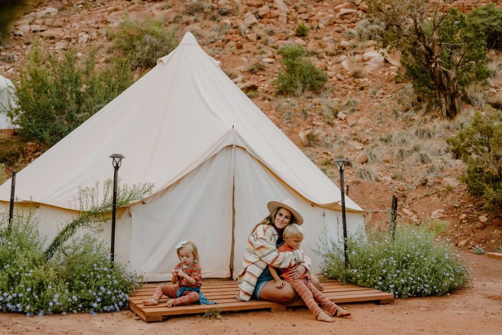 Discover the Ultimate Zion Glamping Adventures: A Dream Stay with The Monroe Hotels