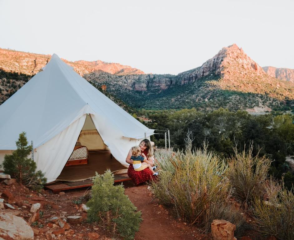 Discover the Ultimate Zion Glamping Adventures: A Dream Stay with The Monroe Hotels