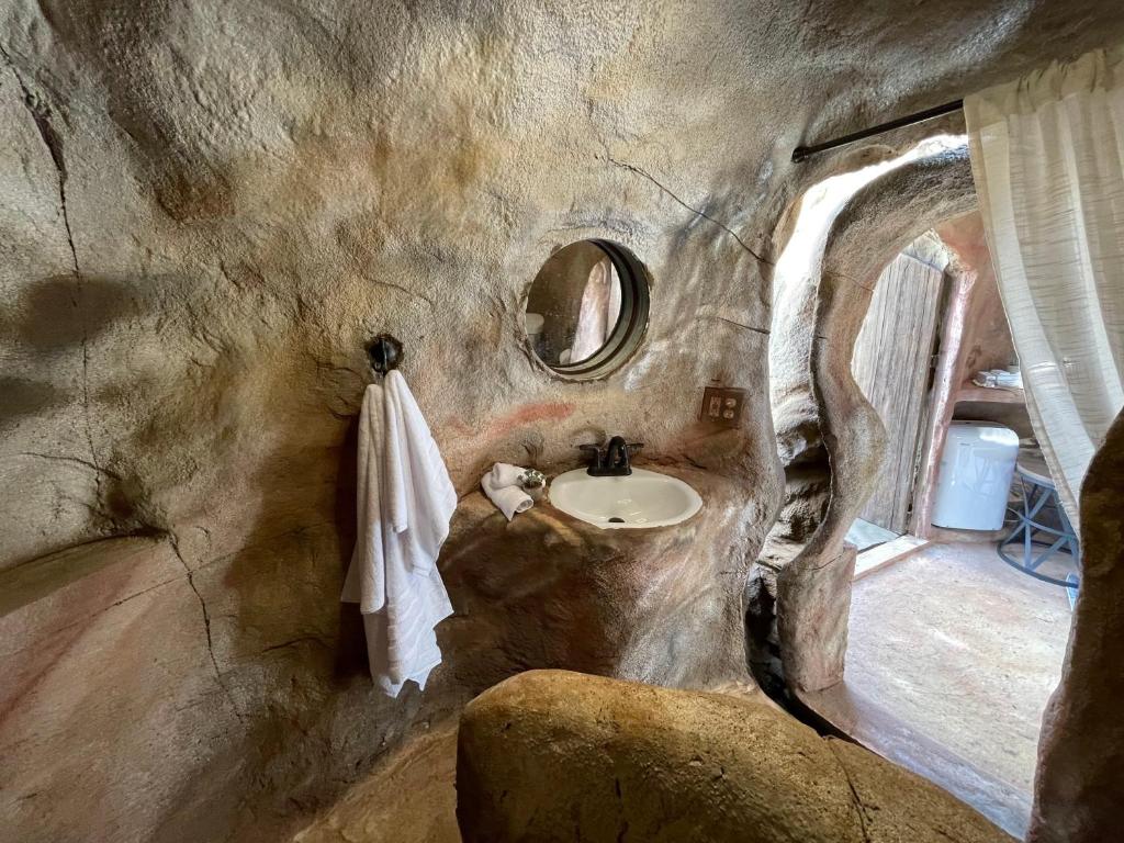 Discover the Ultimate Zion Glamping Adventures: A Dream Stay with The Monroe Hotels