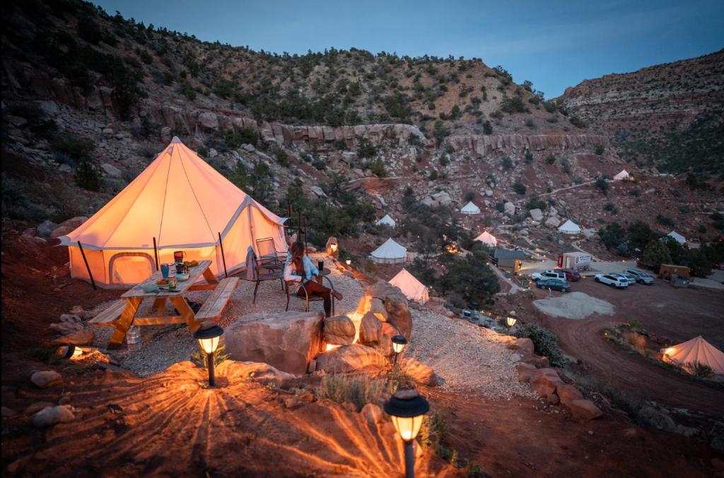 Discover the Ultimate Zion Glamping Adventures: A Dream Stay with The Monroe Hotels