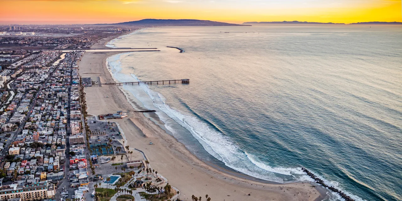 Discover the Vibes of Venice Beach Like Never Before