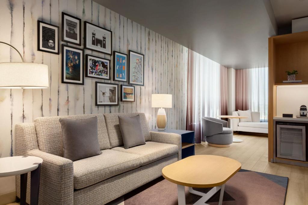 Discover The Viv Hotel, Anaheim, a Tribute Portfolio Hotel – Your Ultimate Stay in Anaheim