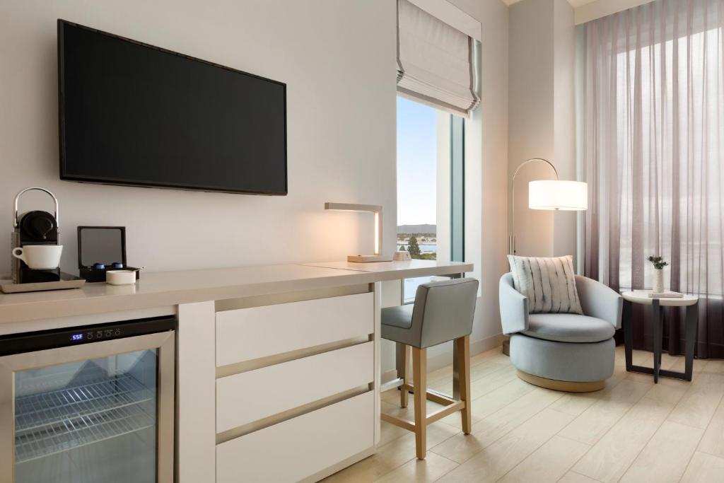 Discover The Viv Hotel, Anaheim, a Tribute Portfolio Hotel – Your Ultimate Stay in Anaheim