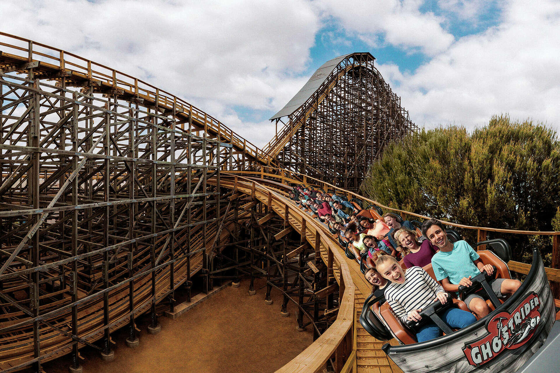 Discovering Knott’s Berry Farm: The Ultimate Adventure at California’s Iconic Theme Park