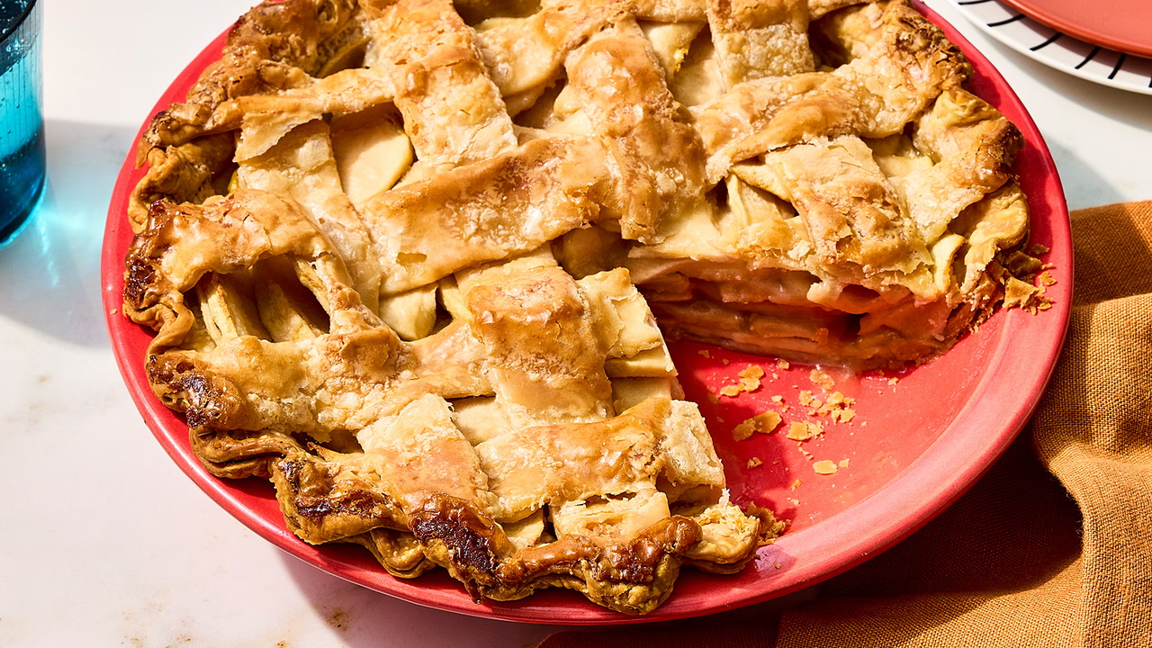 Discovering the Delightful Apple Pie: A Taste of American Tradition with The Monroe Hotels
