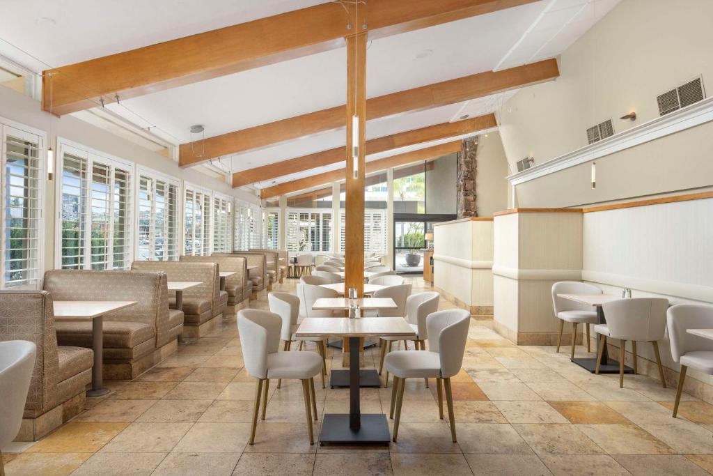 DoubleTree by Hilton San Diego Bayside: Your Ultimate Waterfront Stay