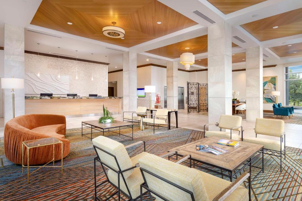 DoubleTree by Hilton San Diego Bayside: Your Ultimate Waterfront Stay