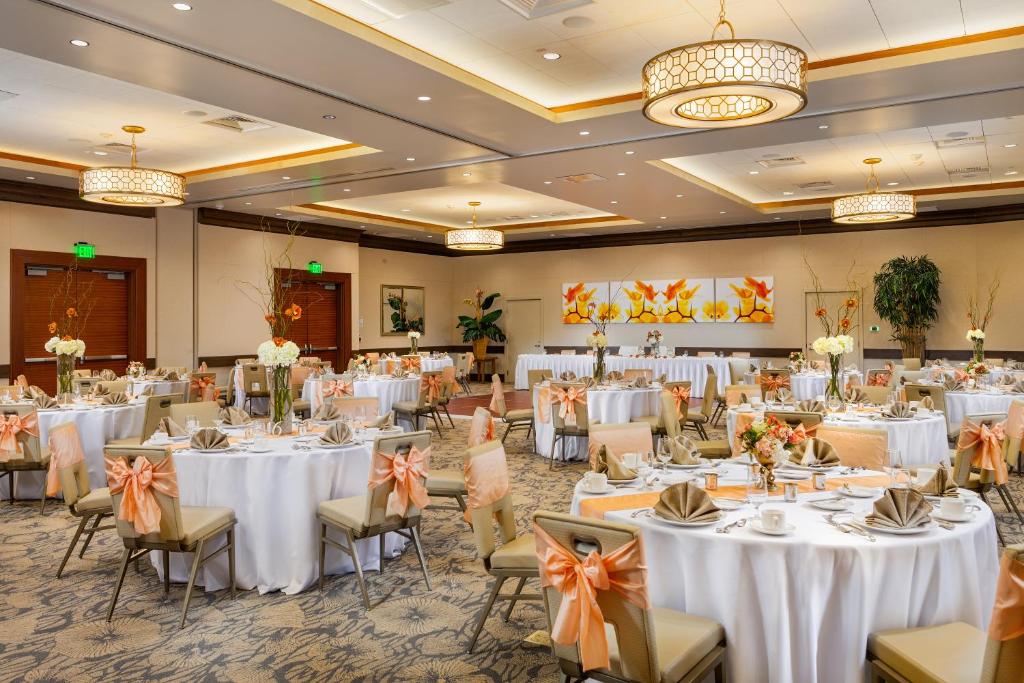 DoubleTree by Hilton San Diego Bayside: Your Ultimate Waterfront Stay