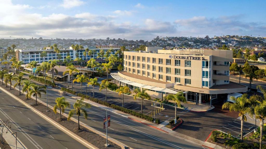 DoubleTree by Hilton San Diego Bayside: Your Ultimate Waterfront Stay