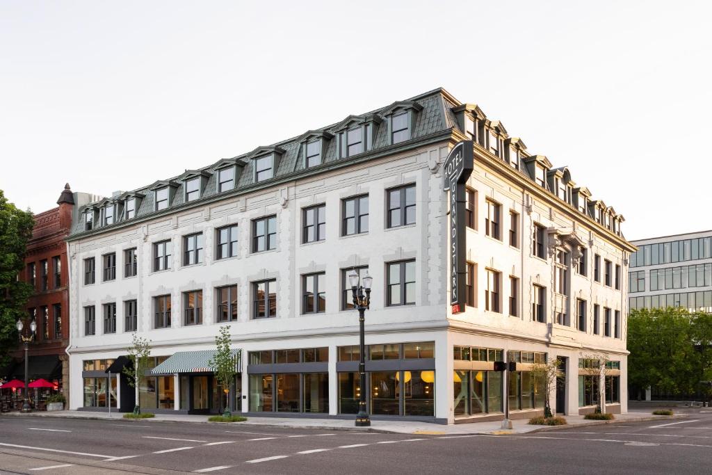 Experience Luxury at Hotel Grand Stark: The Ultimate Stay in Portland