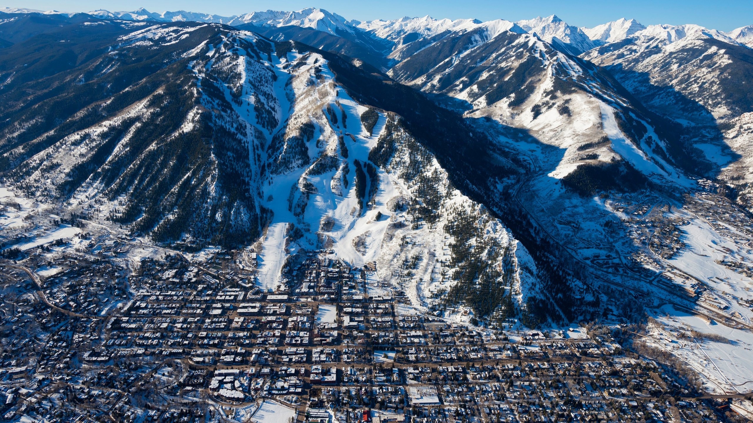 Explore Aspen Like Never Before: A Guide to the Ultimate Experience in this Stunning Mountain Town