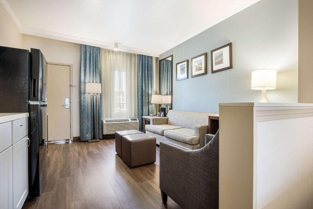 Explore Comfort and Convenience at MainStay Suites Orange County John Wayne Airport
