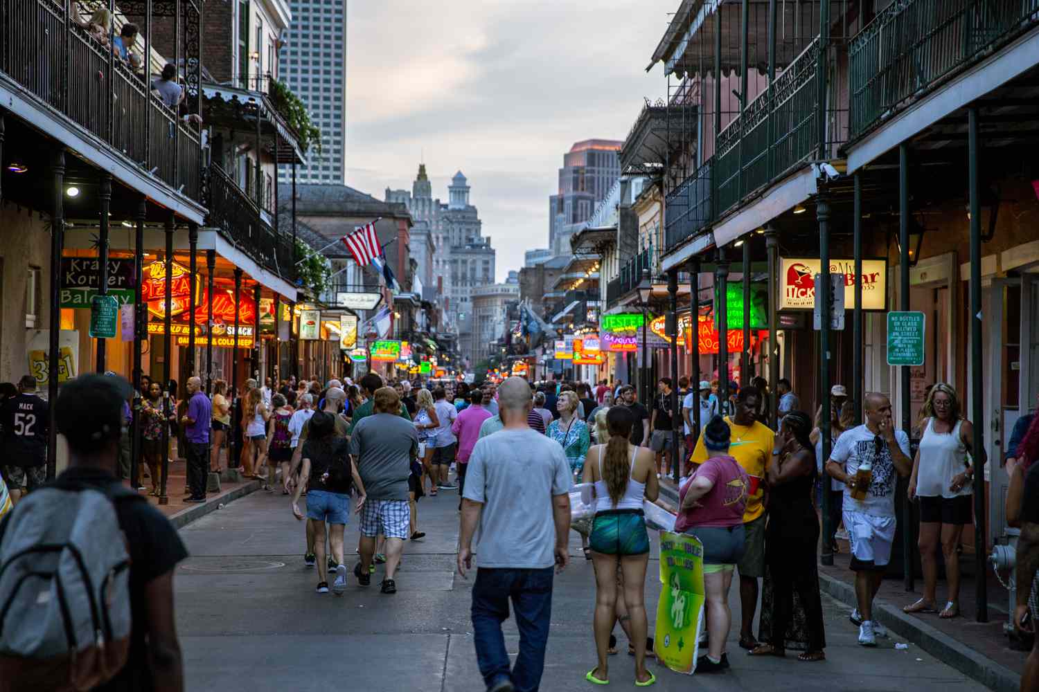 Explore the Legendary Bourbon Street: Your Ultimate New Orleans Adventure