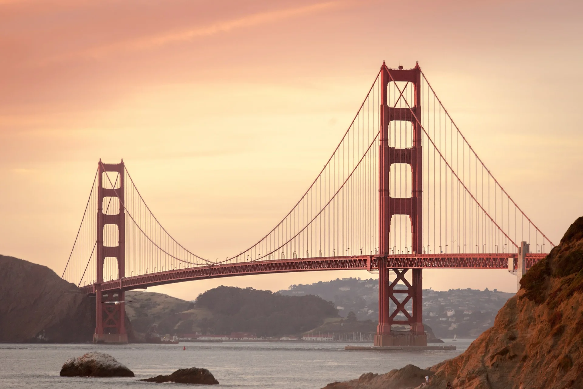 Explore the Majestic Golden Gate Bridge Like Never Before