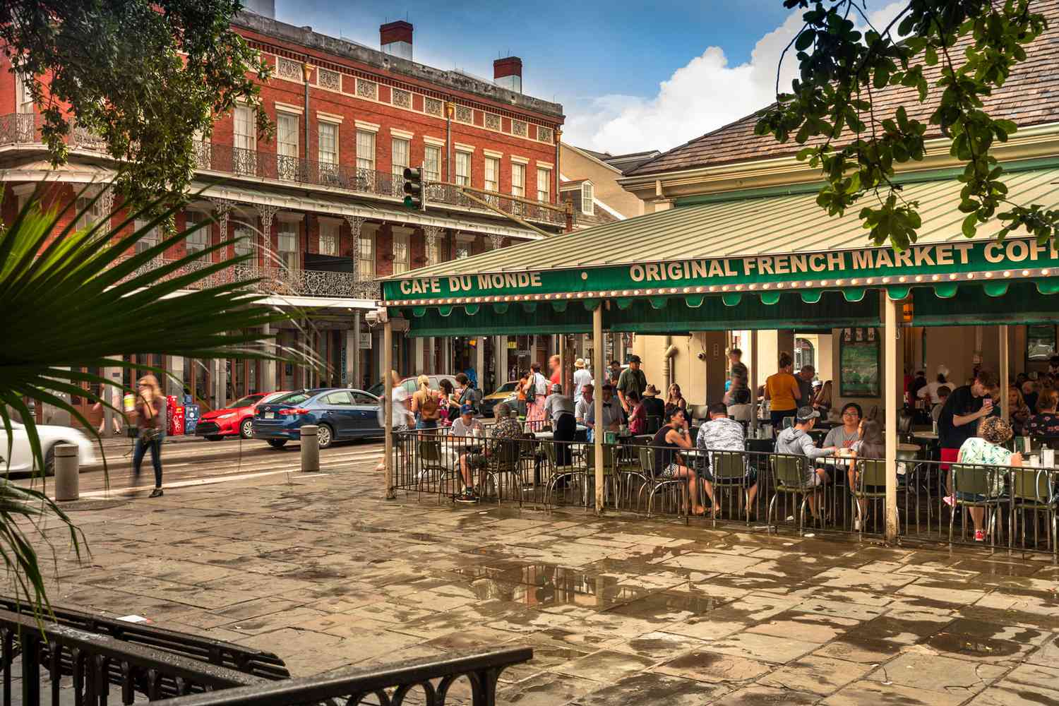 Explore the Vibes of French Quarter Like a Local: A Deep Dive with The Monroe Hotels