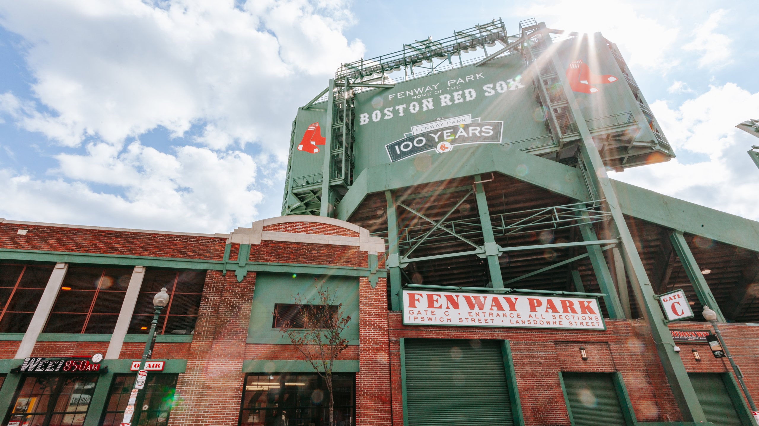 Fenway Park: Dive Into Boston’s Legendary Ballpark Vibes