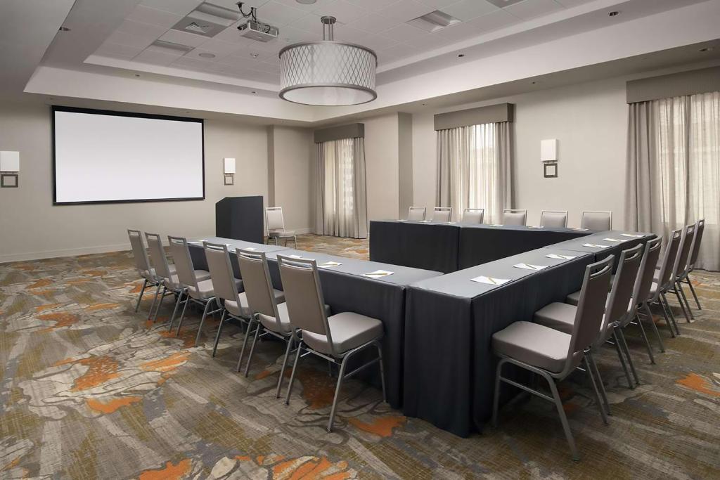 Hilton Garden Inn San Antonio Downtown Riverwalk: Your Ultimate Guide to Comfort and Convenience