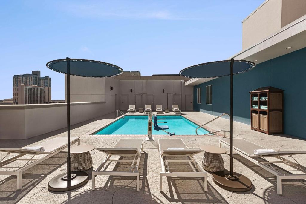 Hilton Garden Inn San Antonio Downtown Riverwalk: Your Ultimate Guide to Comfort and Convenience