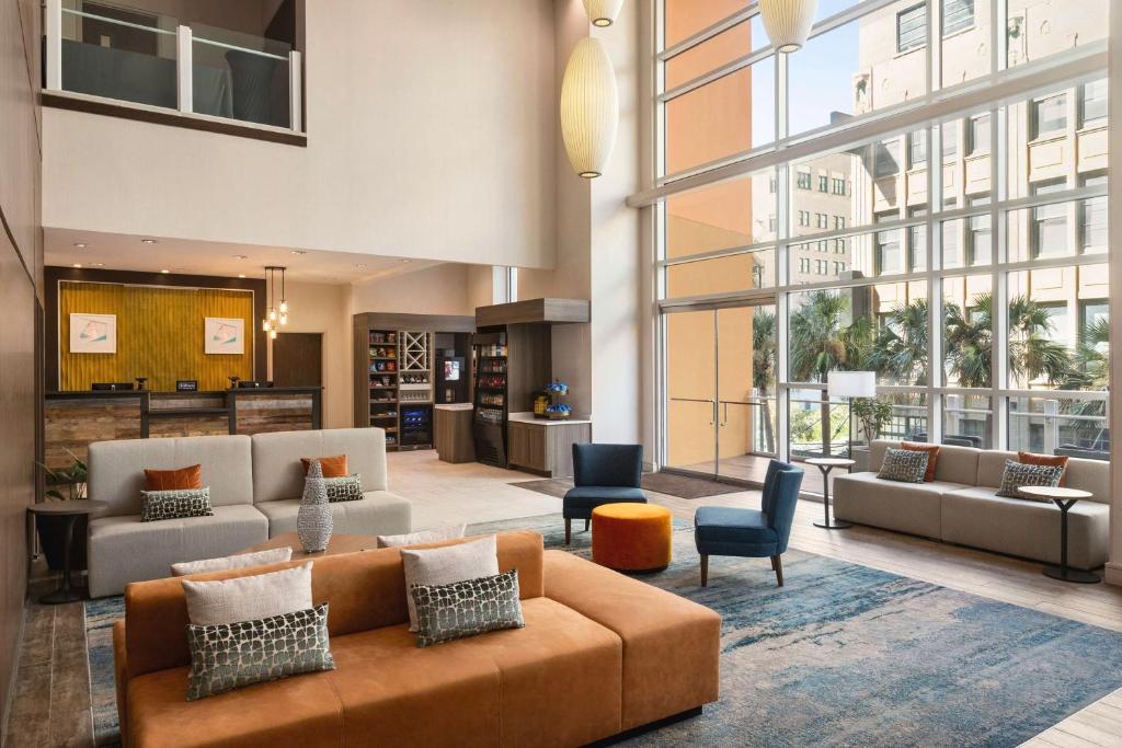 Hilton Garden Inn San Antonio Downtown Riverwalk: Your Ultimate Guide to Comfort and Convenience