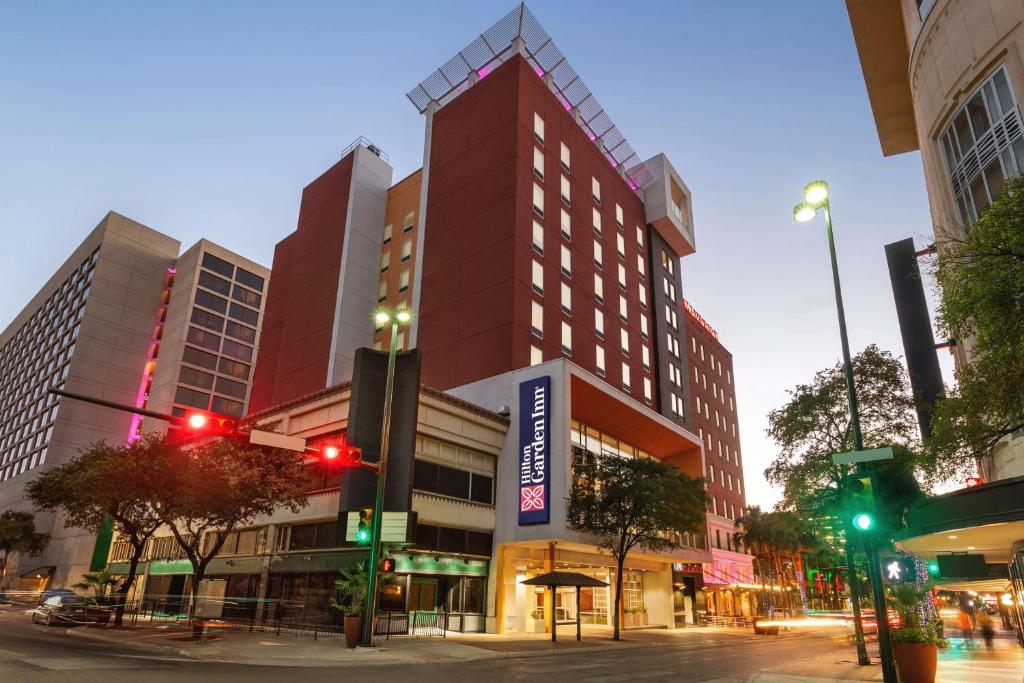Hilton Garden Inn San Antonio Downtown Riverwalk: Your Ultimate Guide to Comfort and Convenience