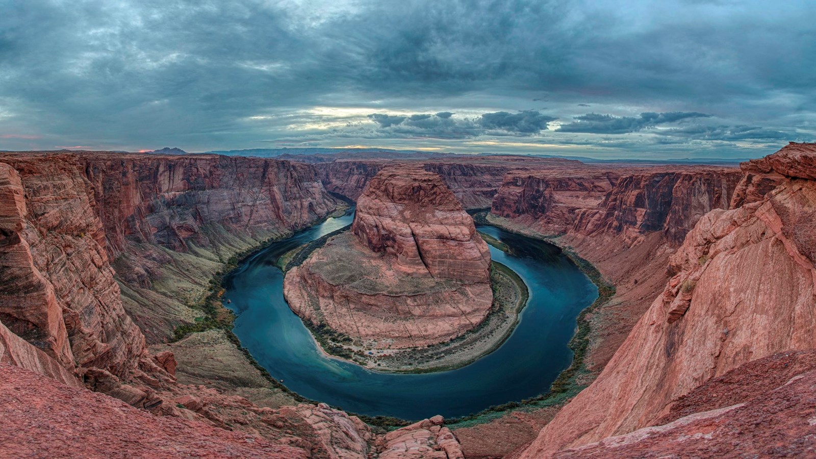 Horseshoe Bend Adventure: Discover the Epic Curves of Nature