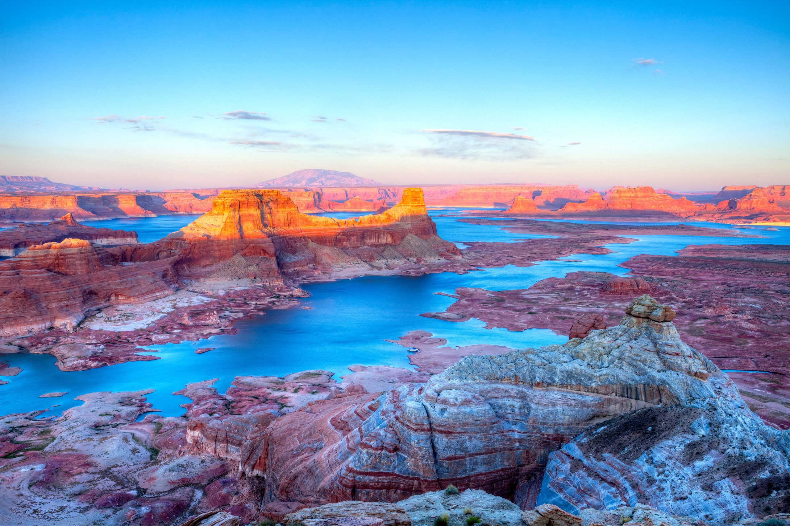 Lake Powell: Discover the Hidden Gem of the American Southwest with The Monroe Hotels