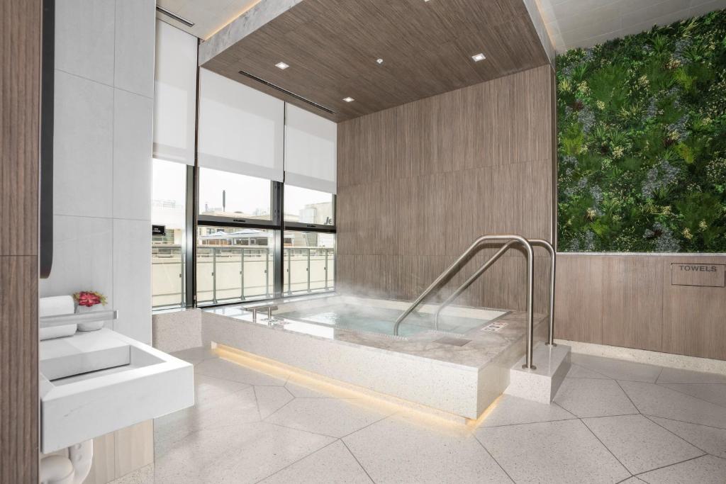 Level Chicago Fulton Market: Your Ultimate Stay in the Heart of Chicago