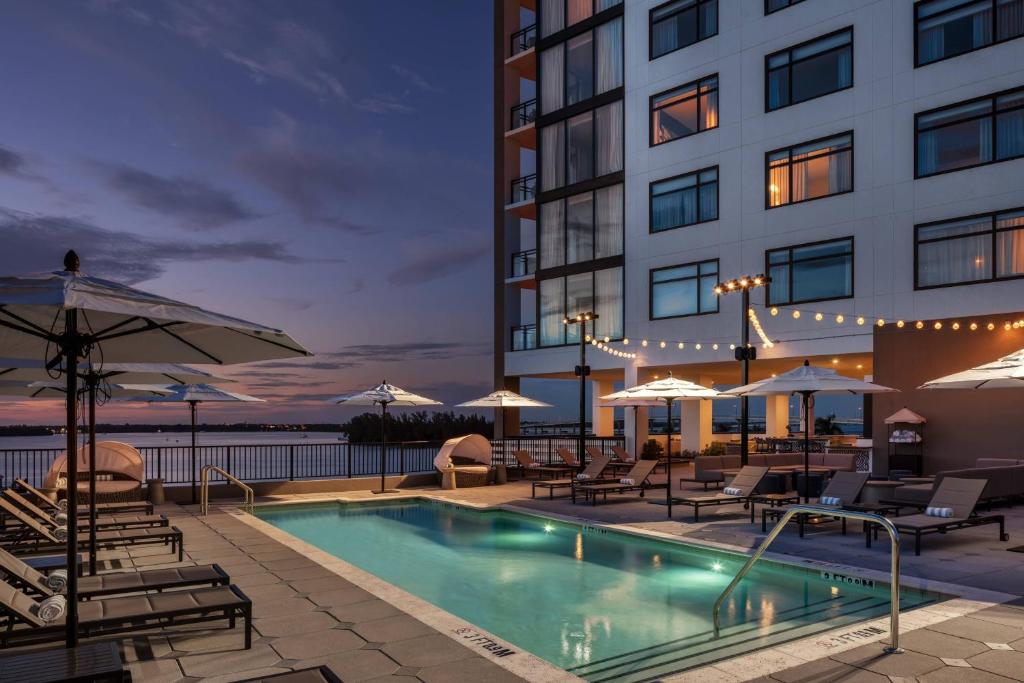Luminary Hotel &#038; Co., Autograph Collection: A Luxurious Getaway in Fort Myers