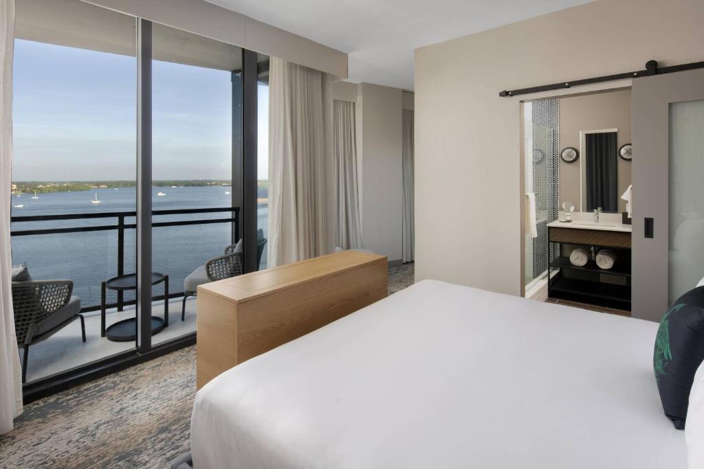 Luminary Hotel &#038; Co., Autograph Collection: A Luxurious Getaway in Fort Myers