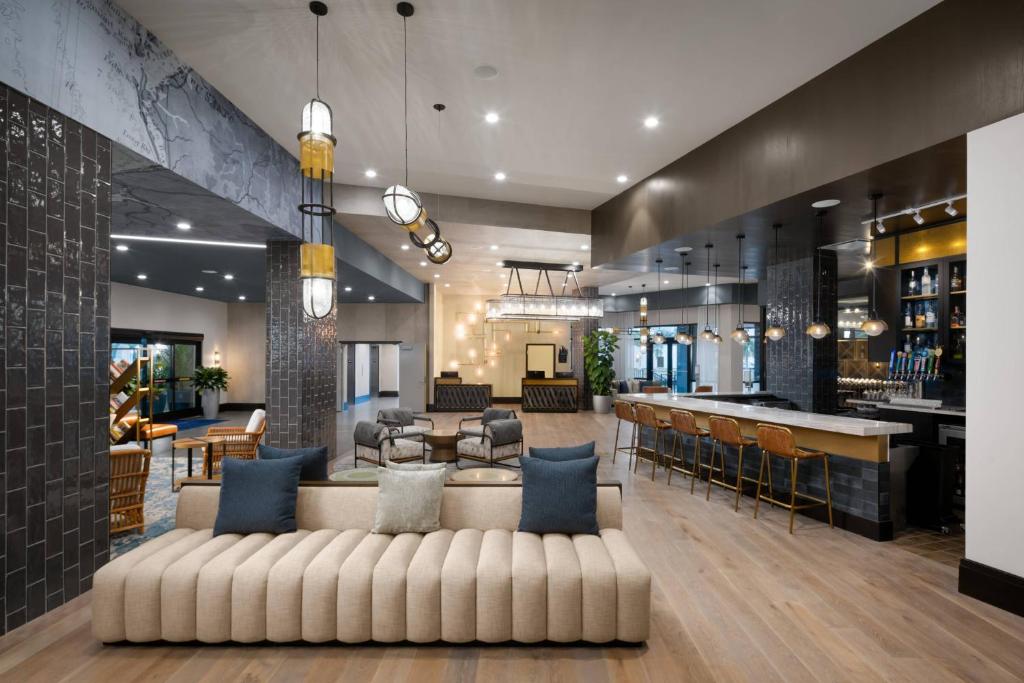 Luminary Hotel &#038; Co., Autograph Collection: A Luxurious Getaway in Fort Myers