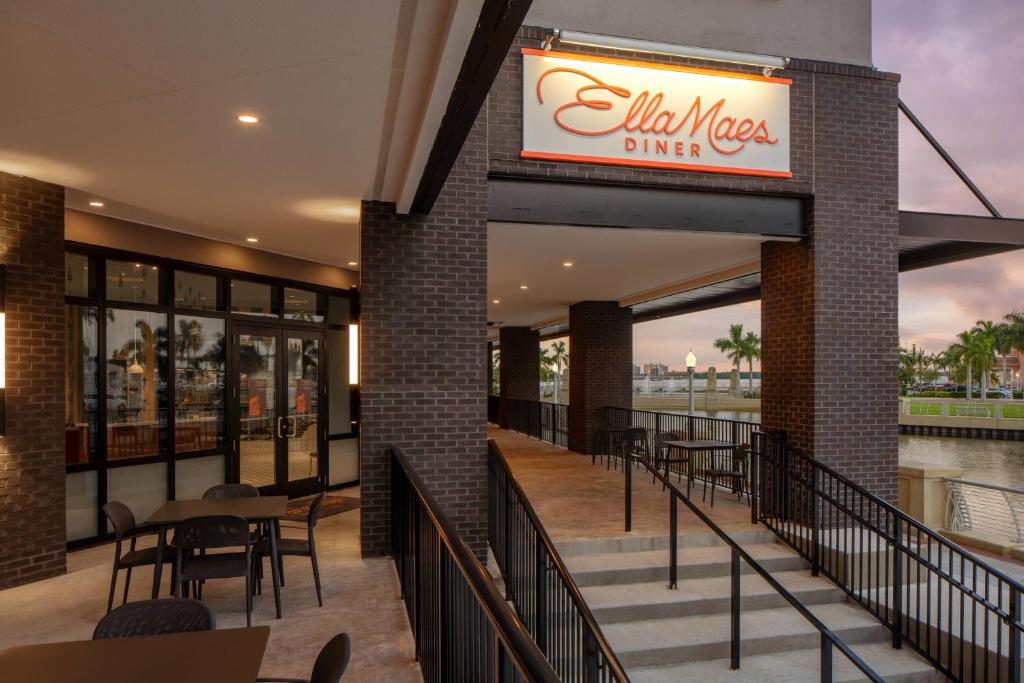 Luminary Hotel &#038; Co., Autograph Collection: A Luxurious Getaway in Fort Myers