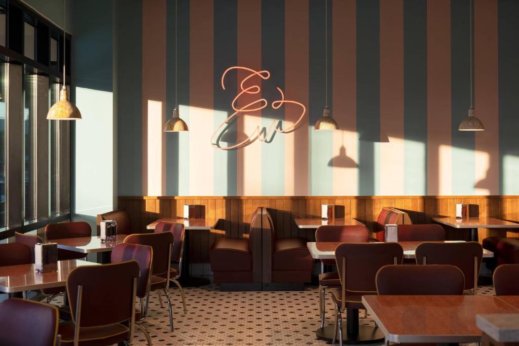Luminary Hotel &#038; Co., Autograph Collection: A Luxurious Getaway in Fort Myers