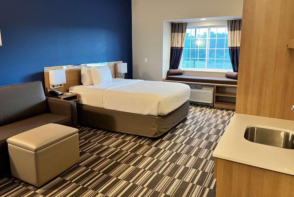 Microtel Inn &#038; Suites by Wyndham Fountain Fort Carson: Your Next Cozy Getaway Spot